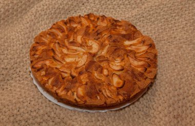 elmalı turta örme battaniye üzerinde