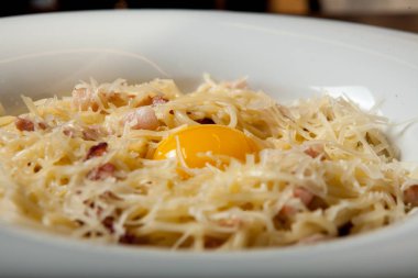 İtalyan mutfağı, yumurta kesesi, spagetti, karbonat Yapıştır