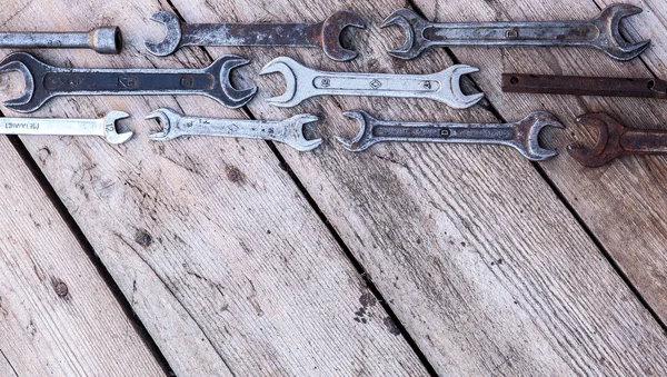 Llave Metal Herramientas Oxidadas Que Yacen Sobre Una Mesa Madera — Foto de Stock