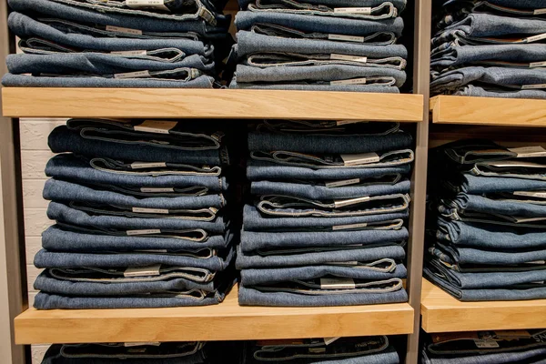 Jeans Byxor Butikshyllan Blå Jeans Denim Kollektion Jeans Staplade — Stockfoto