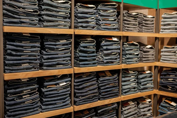 Jeans Byxor Butikshyllan Blå Jeans Denim Kollektion Jeans Staplade — Stockfoto