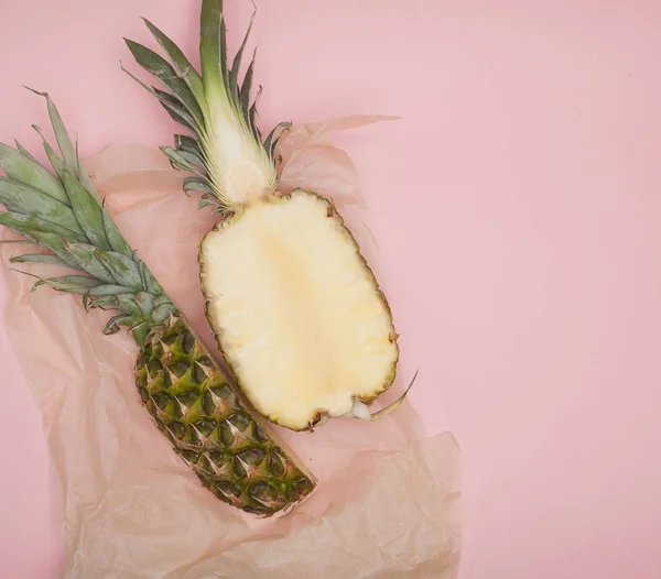 Half cut juicy pineapple on a pastel pink background. Minimal summer concept — Stock Photo, Image