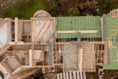 Yeni çok katlı binanın yapım ve çatısı devam ediyor