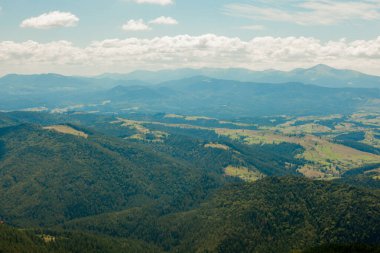 F ile kaplı dağ zirveleri ile güzel dağ manzarası