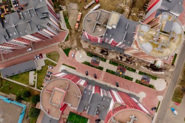 Şehirdeki yeni, çok katlı apartmanlar, üst manzara.