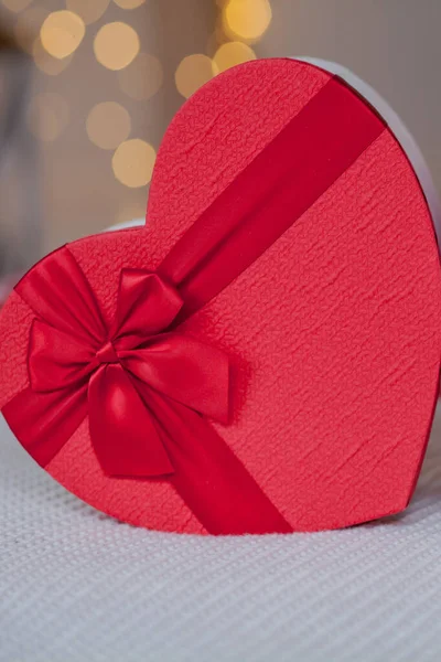 Primo piano di confezioni regalo a forma di cuore. Scatole regalo a forma di cuore il giorno di San Valentino . — Foto Stock