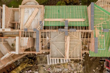 Yeni çok katlı binanın yapım ve çatısı devam ediyor