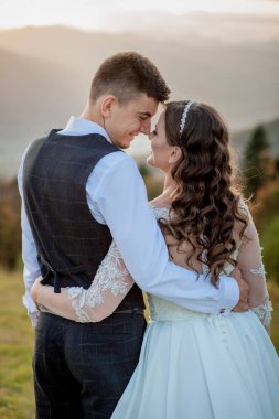 Sunset Romantik Evli Çiftte Gelin ve Damat