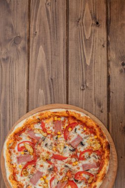 Mozzarella peynirli Pepperoni Pizza, Jambon, Domates, biber, S