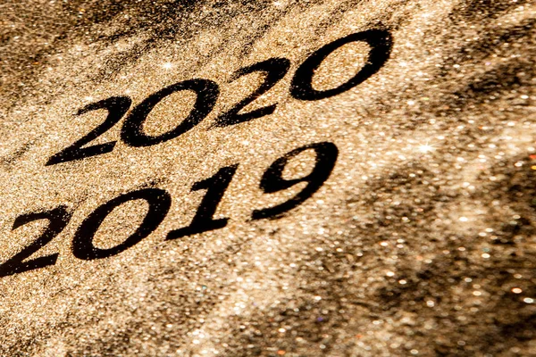 Όμορφη αφρώδη Golden Numbers της 2019 έως 2020 σε μαύρο πίσω — Φωτογραφία Αρχείου