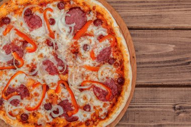 Prosciutto mushr pizza capricciosa geleneksel İtalyan yemeği