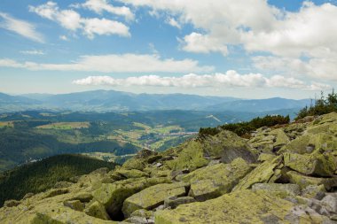 F ile kaplı dağ zirveleri ile güzel dağ manzarası