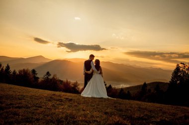 Sunset Romantik Evli Çiftte Gelin ve Damat