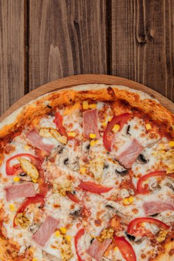 Mozzarella peynirli Pepperoni Pizza, Jambon, Domates, biber, S