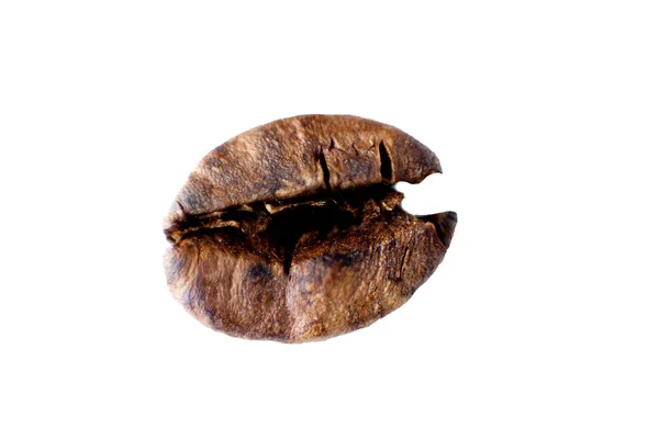 Λαμπερός φρέσκος καβουρδισμένος κόκκος καφέ απομονωμένος σε λευκό φόντο — Φωτογραφία Αρχείου