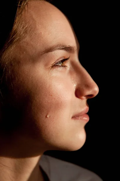 Rostro de mujer joven con lágrima caída de cerca —  Fotos de Stock