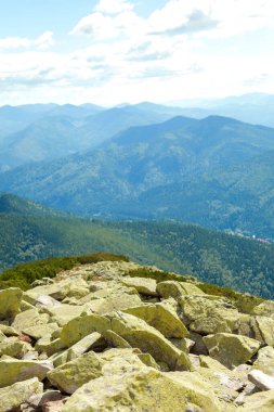 F ile kaplı dağ zirveleri ile güzel dağ manzarası