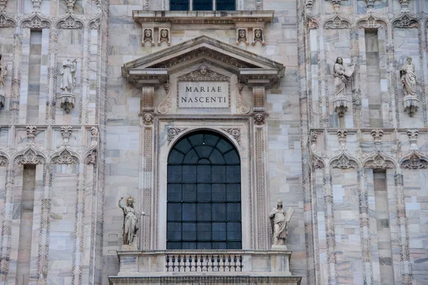 Milan Katedrali Duomo di Milano, İtalya 'nın Lombardiya şehrinde Milano katedrali. Milano Başpiskoposu 'nun yeridir. — Stok fotoğraf