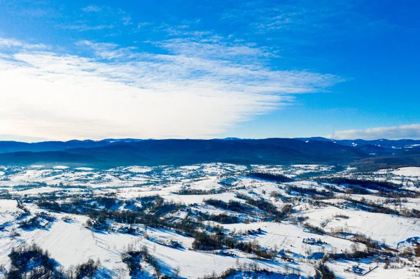 Fantastiskt vinterlandskap. Dramatisk mulen himmel. Kreativt collage. Skönhetsvärlden — Stockfoto