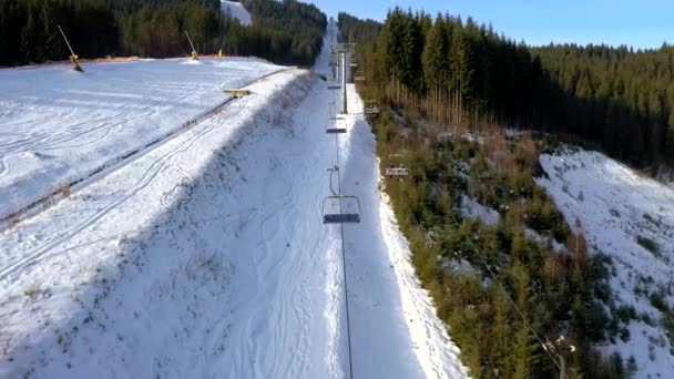 Vista Aérea Del Telesilla Brillante Día Invierno — Vídeos de Stock