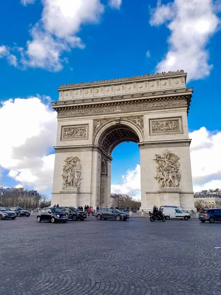 Paris Janeiro 2019 Turistas Caminhando Tirando Fotos Perto Arco Triunfo — Fotografia de Stock