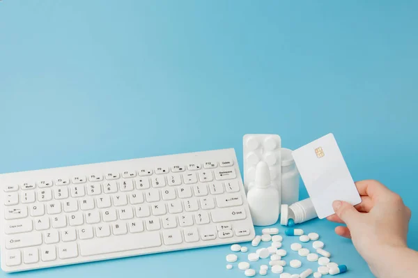 Bevásárlókocsi Játék Gyógyszerekkel Billentyűzeten Tabletták Buborékcsomagolás Orvosi Palackok Hőmérő Védő — Stock Fotó