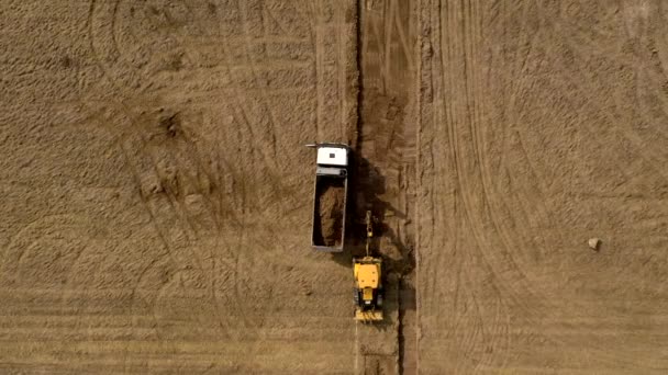 Carregador Escavadeira Carrega Chão Caminhão Construção Estrada — Vídeo de Stock