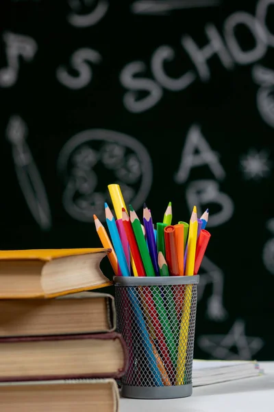 Terug Naar School Achtergrond Met Boeken Potloden Appel Witte Tafel — Stockfoto