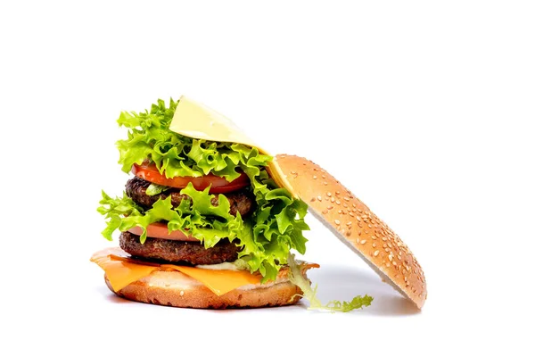 白色背景的芝士汉堡或汉堡包 — 图库照片