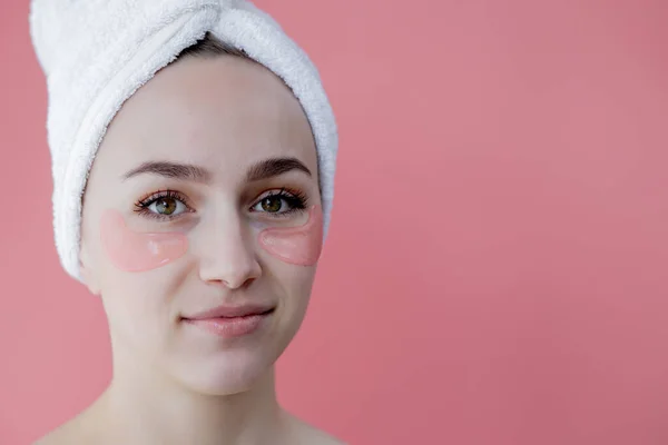 Retrato Mujer Belleza Con Parches Para Los Ojos Sobre Fondo — Foto de Stock