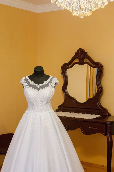 Vestido Noiva Branco Manequim Quarto — Fotografia de Stock