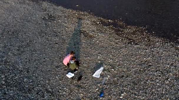 Young Woman Her Son Collects Plastic Garbage Garbage Bag River — Stock Video