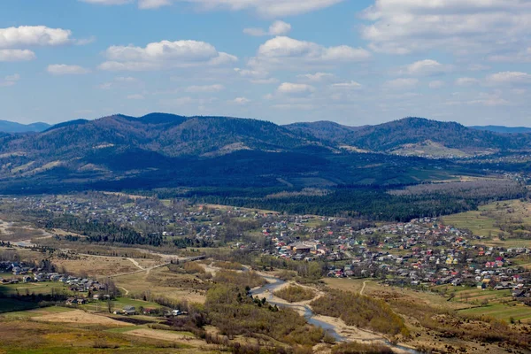 Blick Auf Die Landschaft Der Karpaten Bewölkten Sommertagen Berggipfel Wälder — Stockfoto