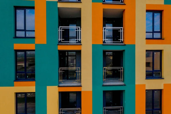 Деталі Фасаду Вікнами Проста Багатоповерхова Житлова Типова Будівля — стокове фото