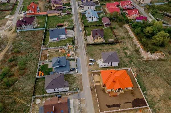 Luftaufnahme Eines Hauses Mit Gepflastertem Hof Mit Grünem Rasen Mit — Stockfoto
