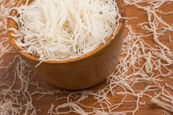 Macarrão chinês. Vermicelli de arroz Massa em uma tigela — Fotografia de Stock