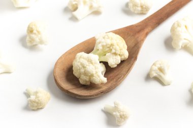 Bir kaşık içine lahana karnabahar 