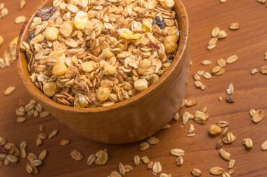 Bir kase içine granola