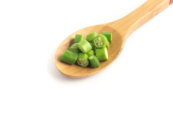 Okra tagliata in un cucchiaio — Foto Stock