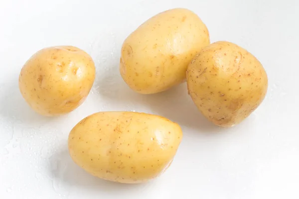 四个湿的土豆 — 图库照片