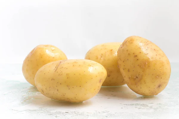 四个湿的土豆 — 图库照片