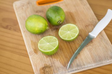 Dilimlenmiş Tahiti limon