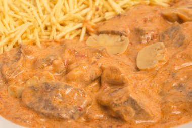 Geleneksel straganof sığır eti