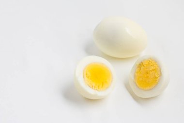 Haşlanmış yumurta dilimlenmiş