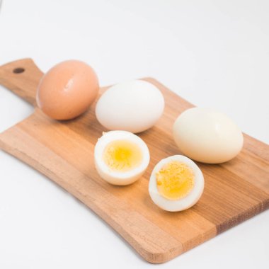 Haşlanmış yumurta dilimlenmiş