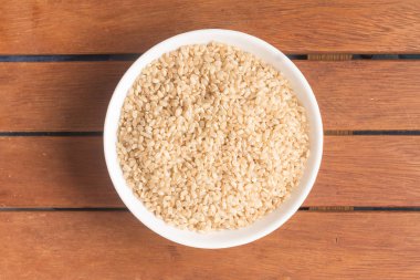 Cateto bütün tahıl pirinç bir kase içine