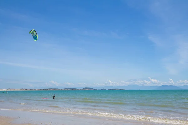 BUZIOS, RJ / BRASIL - 11 DE MARZO DE 2017 Kite Surf en Buzios — Foto de Stock