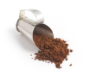 Kakao tozu bir kepçe içine