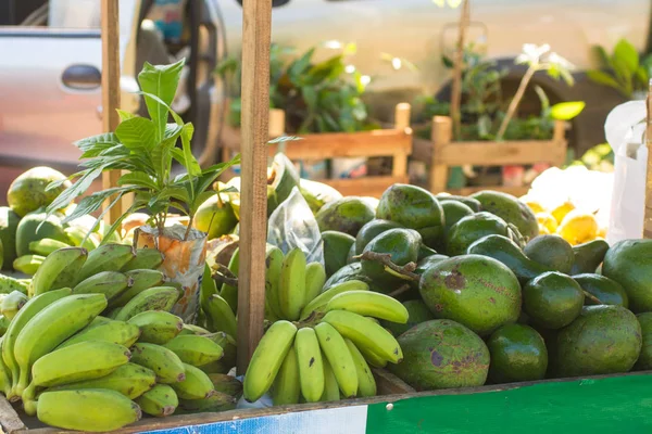 Bananas e Abacate — Fotografia de Stock