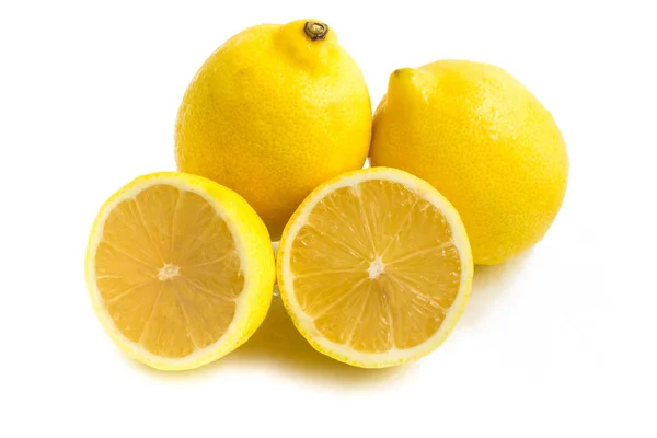 Gele citroen in een mand. Sicilianen Lime Rechtenvrije Stockfoto's